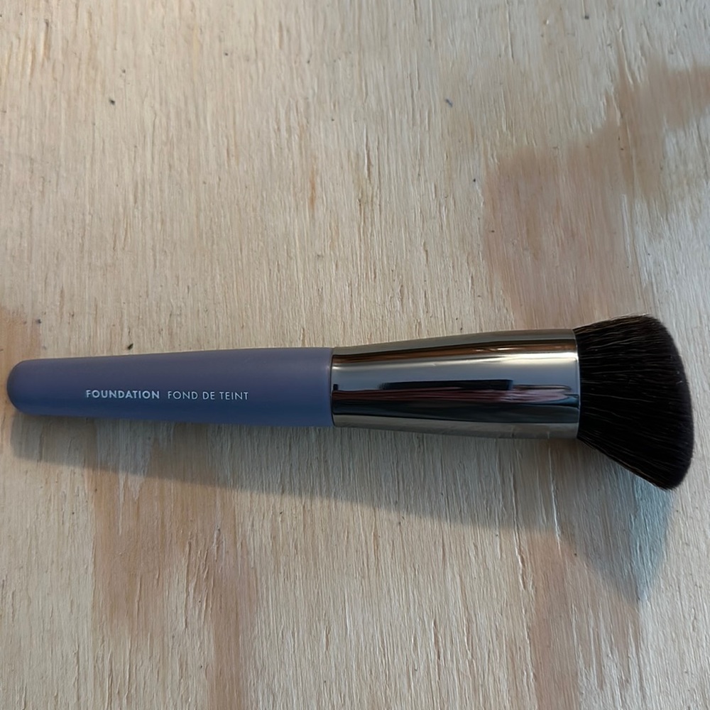 Vapour foundation brush